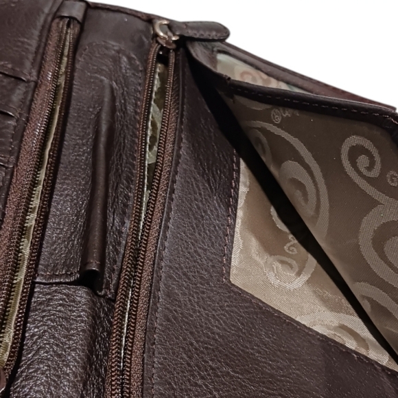 SOLD Brighton Toledo Folio Wallet - Picture 9 of 10